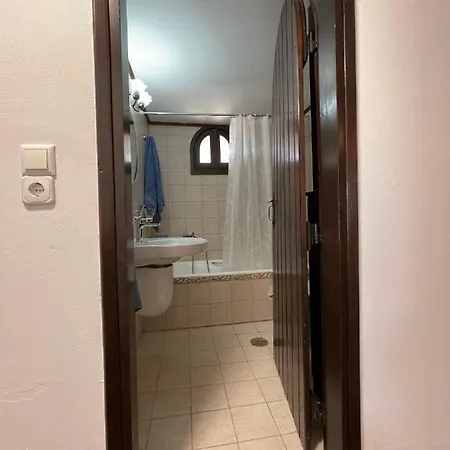 Fyrogenis Cozy Family Friendly House In Apartment *