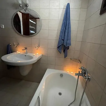 Fyrogenis Cozy Family Friendly House In Apartment